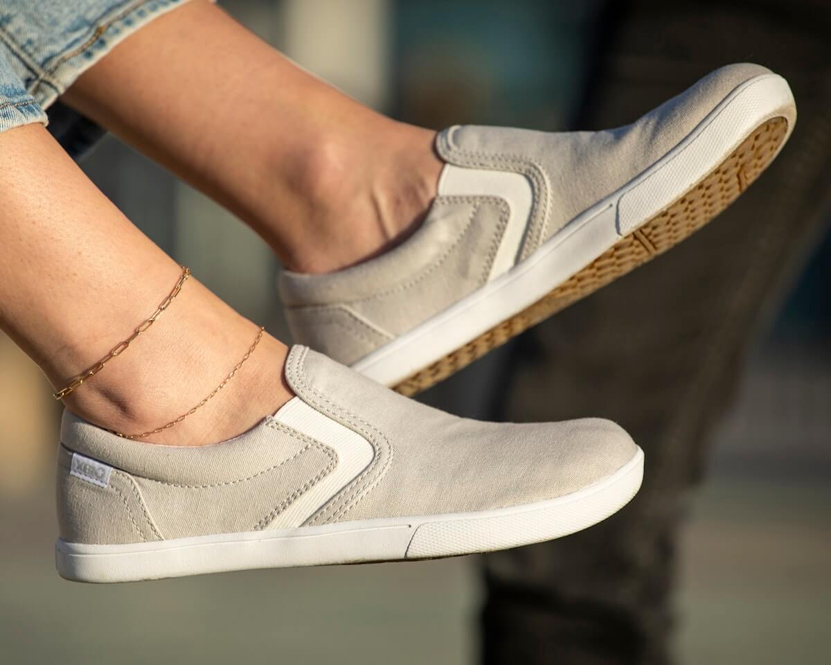 Dillon-Canvas-Slip-On_Women_Feature1